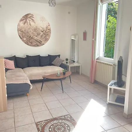 Hébergement de vacances Le Cabanon D'azur 6 Personnes 400 M De La *